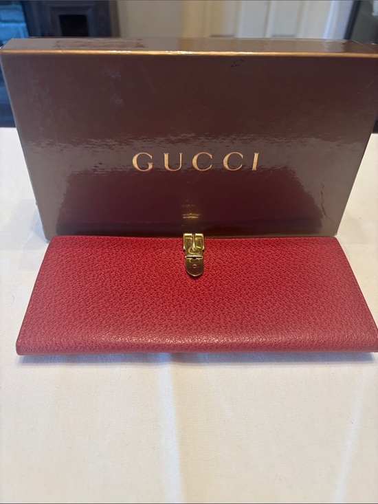 Gucci Handbags - Gucci vintage Red Pebbled Leather Clasp Continental Wallet with box